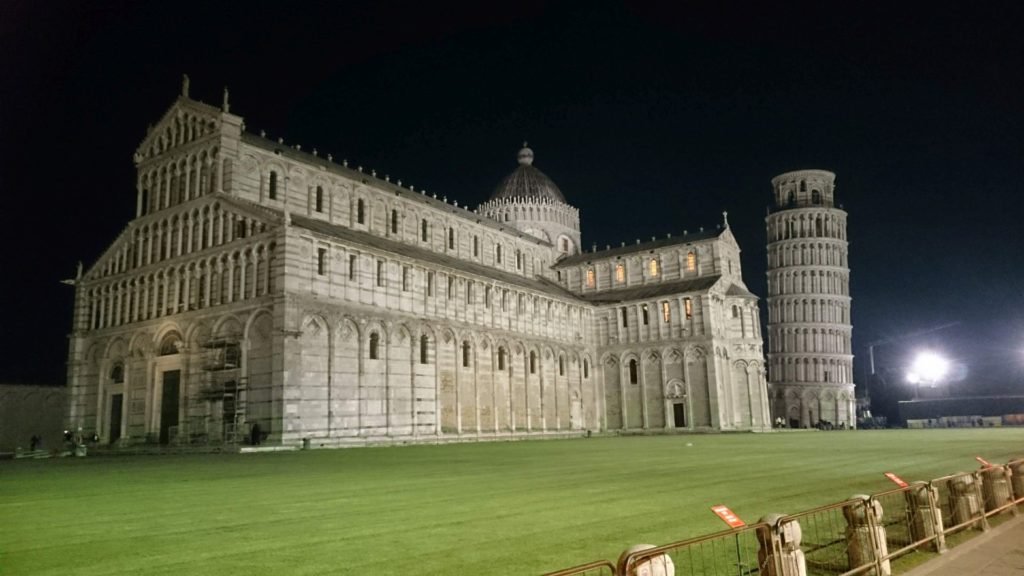 Piazza dei Miracoli am Abend.